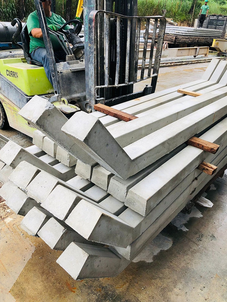 Mourão seção quadrada